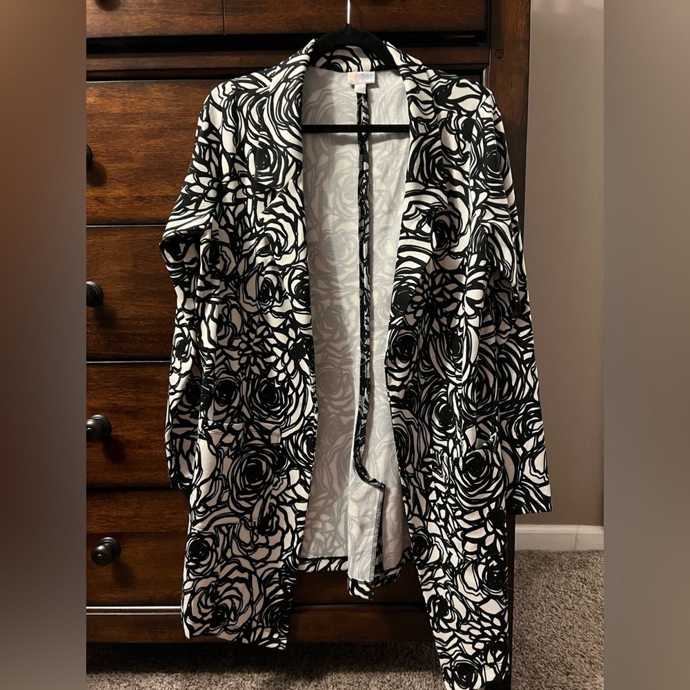 LuLaRoe Gwen Black and White Blazer with Bold Floral Design - Picture 6 of 7